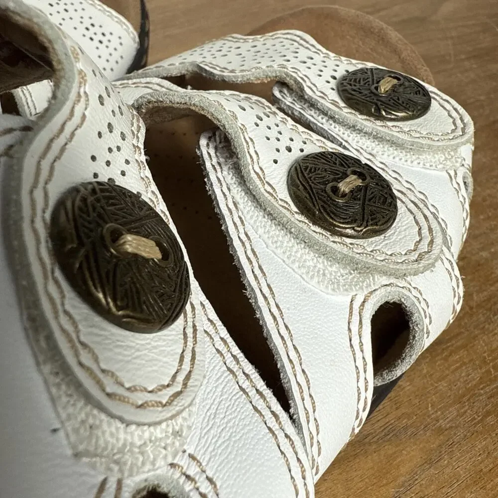 Clarks White Sandals Size 9 Leisa Grace Tri-Strap Hook Loop Open Easy On Shoes - Picture 6 of 11